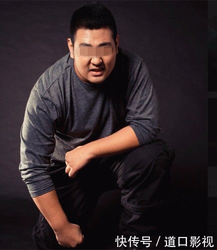 快递员撞死只鸡,村民说鸡生蛋蛋生鸡赔一千,他