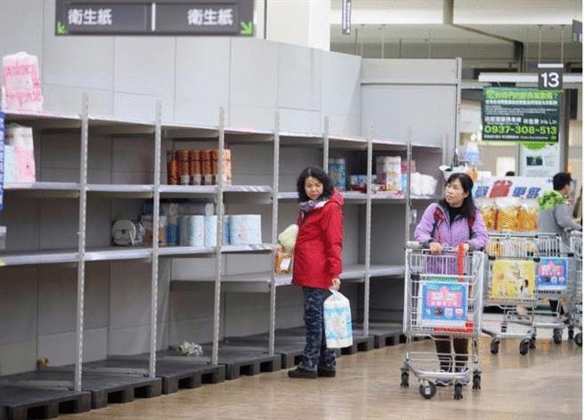 台湾陷\"卫生纸之乱\"民众疯抢似丧尸 蔡当局连民生必需品都守