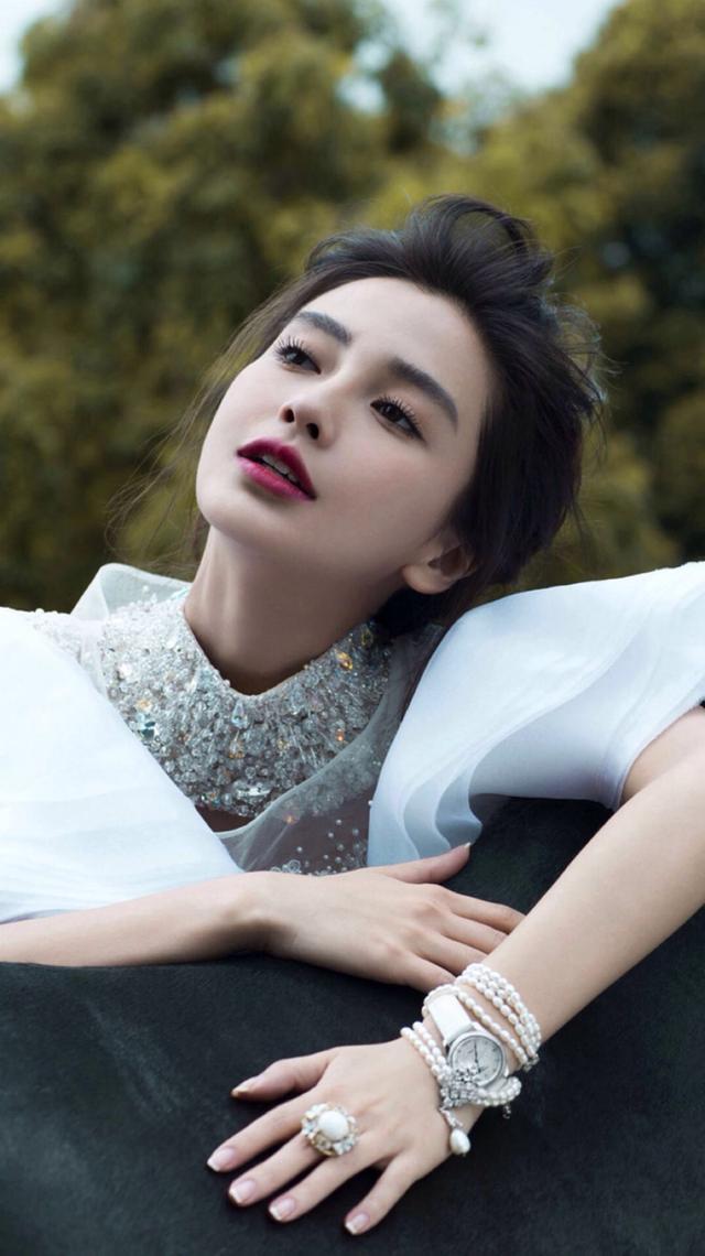 王思聪微博关注的十大女星,网友:看见没,这就是