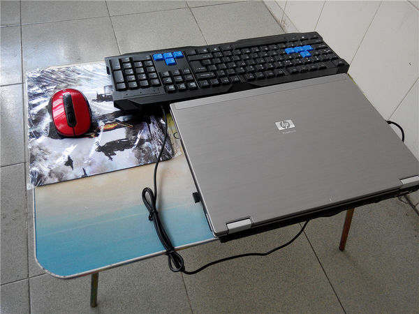 眼睛直视很亮的灯光后,看东西总是很刺眼,怕光