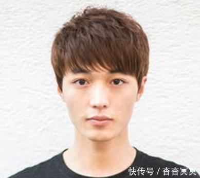 2018韩式男生发型,笑容温暖的样子完全是融化