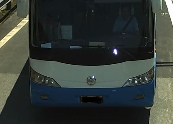 亚星客车…… 中空 十字车标是什么车 ……道奇的 车标比如道奇