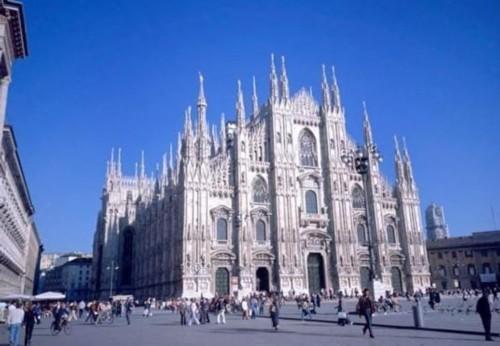 全球房价最贵城市排行,第一名每平方要30万元