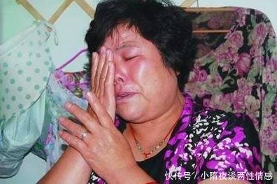 女儿远嫁，听说生娃了，我赶去贺喜，刚打开门恶臭扑鼻，选择报警