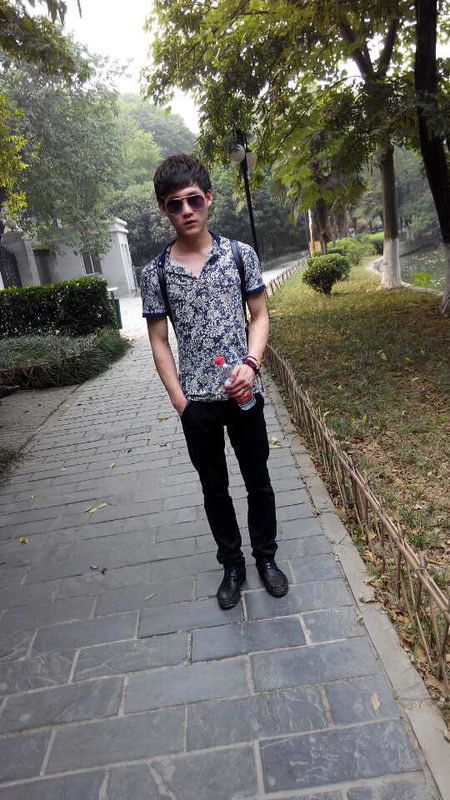 一个男孩子22岁还没有谈过恋爱，正常吗……我说我没谈过别人都只会笑………_360问答