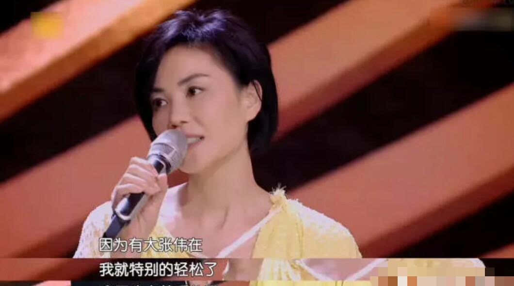 大张伟从唱演人变王菲好友，但菲姐的这句介绍却让现场有些许尴尬