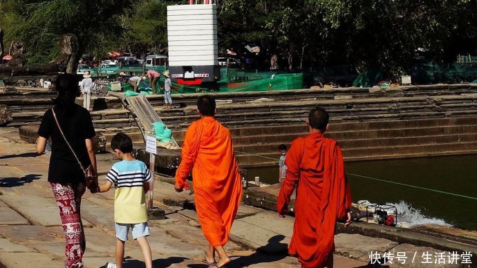 【柬埔寨】世上最幸福的和尚 抽烟喝酒玩手机