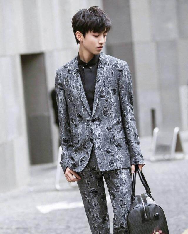 一次街拍揭秘王俊凯王源易烊千玺为何差距越来