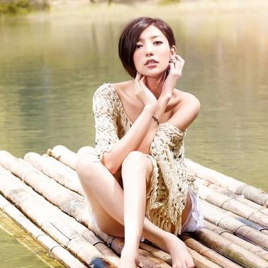 真人CS大赛白客迷彩服出击,和周期老师争风吃