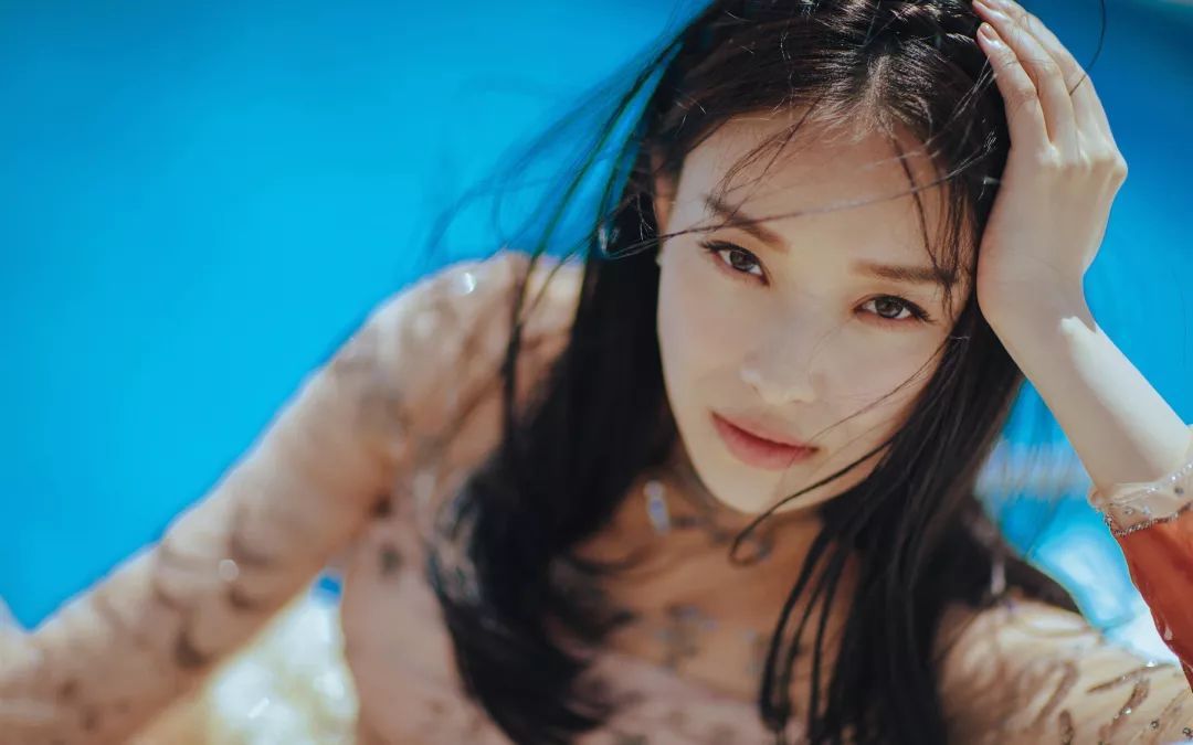 天呐!和井柏然分手才两个月，“时尚尤物”倪妮又土回去了