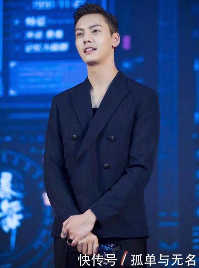 陈伟霆古力娜扎罕见同框,二人CP感十足,却被她