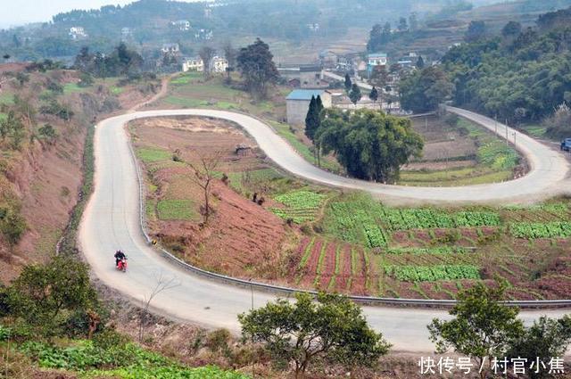 农村公路刚修好就出现了这些问题，很多地方都有，真让人痛心！