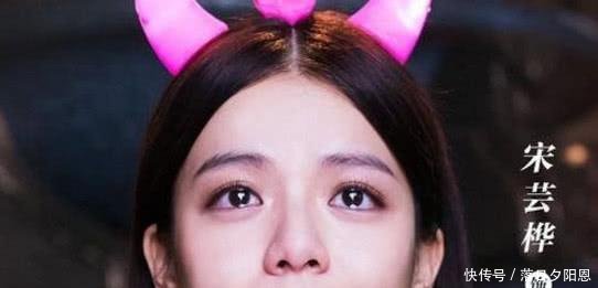 《西虹市首富》女主角参加活动太敢穿!两根布