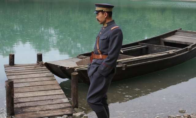 他在1922年就是中将，蒋介石授其上将，毛主席授其元帅