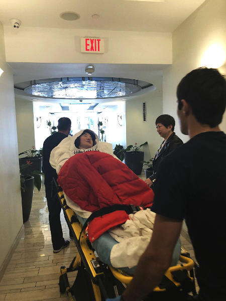 50岁歌手陈红疑患重病 被紧急送医面色苍白