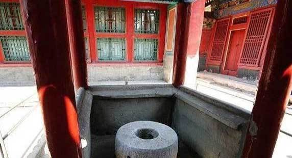 故宫水井多达上百,为何几百年来无人饮用?4字真相令人细思极恐_图4 故宫水井多达上百,为何几百年来无人饮用?4字真相令人细思极恐_图4
