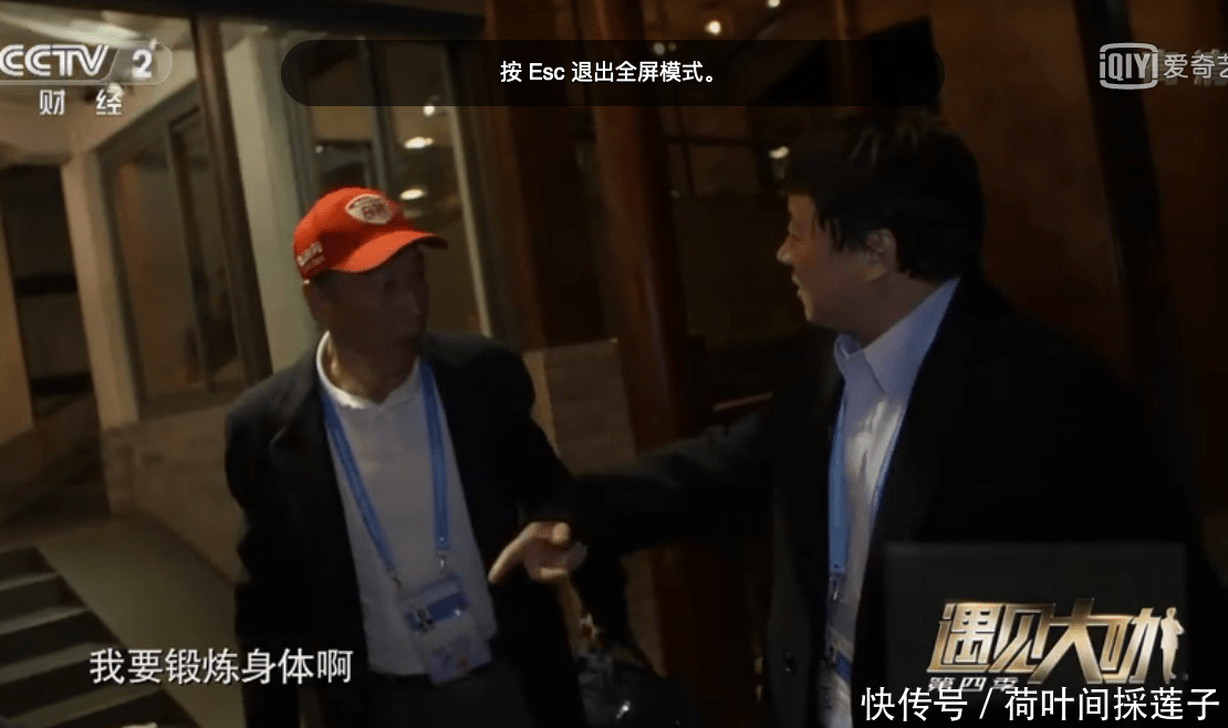 价百亿的郭台铭如何做人做事:自己拎包,帽子上