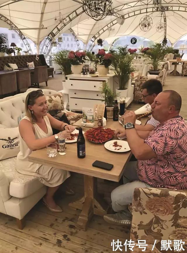 每公斤735元!湖北小龙虾飞抵迪拜,身价猛增近