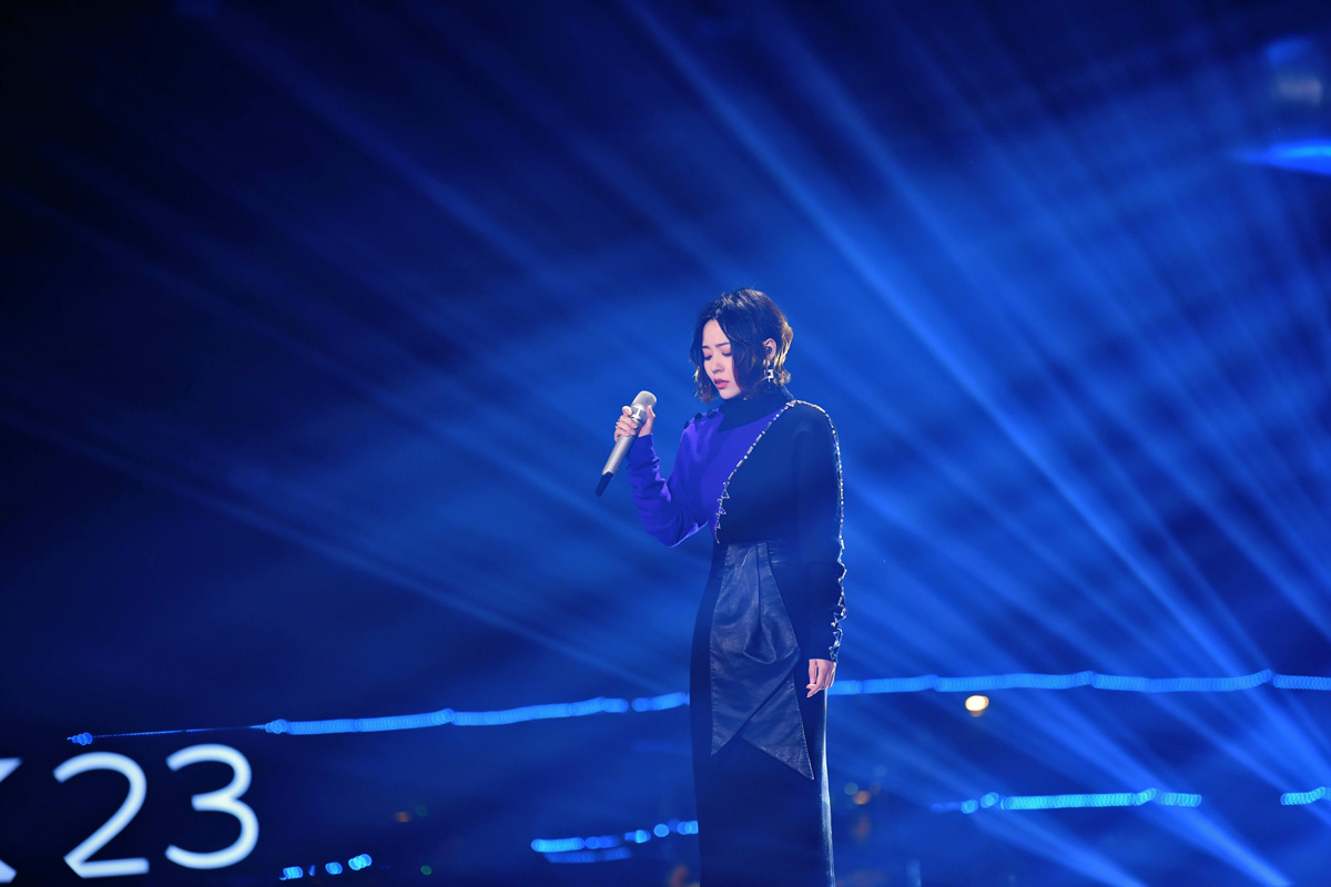 张靓颖“和自己对话”动情演绎《短发》泪流不止