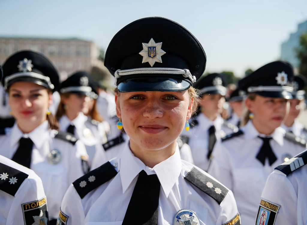 乌克兰警察大换血女警员金发碧眼超吸睛