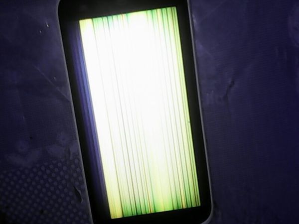 你看 ,手机屏幕上为什么会出现条纹?应该怎么