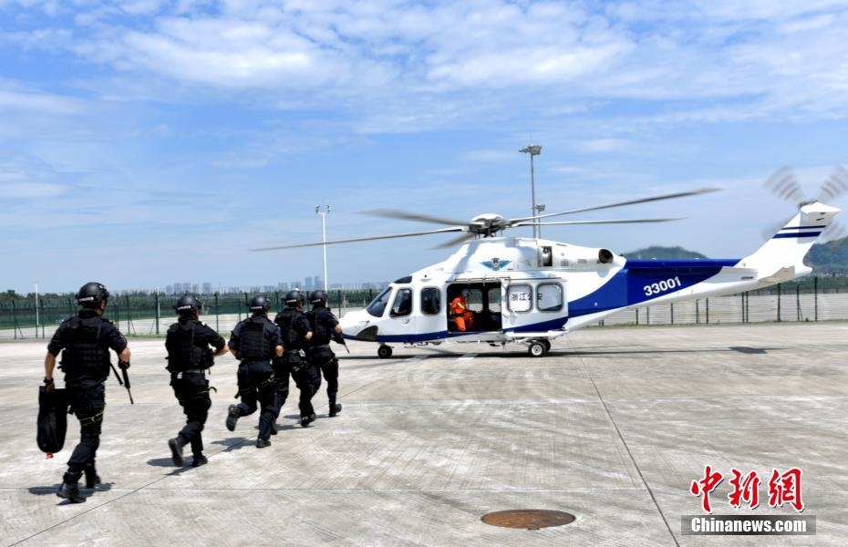 浙江"空中突击队"训练 堪比好莱坞大片