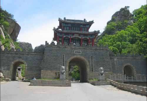 山西定襄凤凰山生态旅游区[1]是中国首个复式