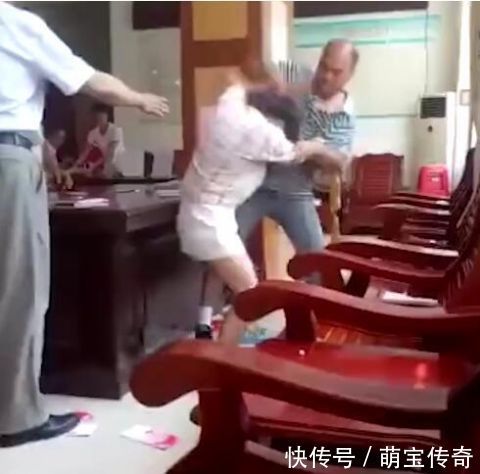 情侣去民政局领证,女友“再考虑一下”,一顿拳脚后领证了!