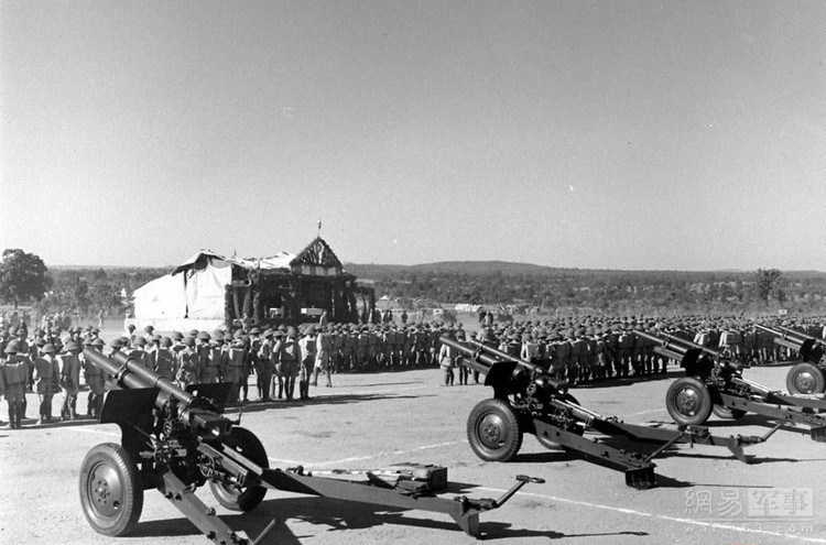 蒋介石、宋美龄视察中国驻印军