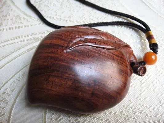 怎样辨别黄花梨木手串(如何识别黄花梨木的香味)