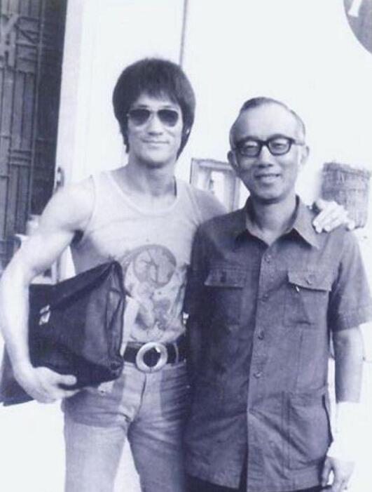 被称为香港电影的泰山北斗,曾栽培过李小龙成