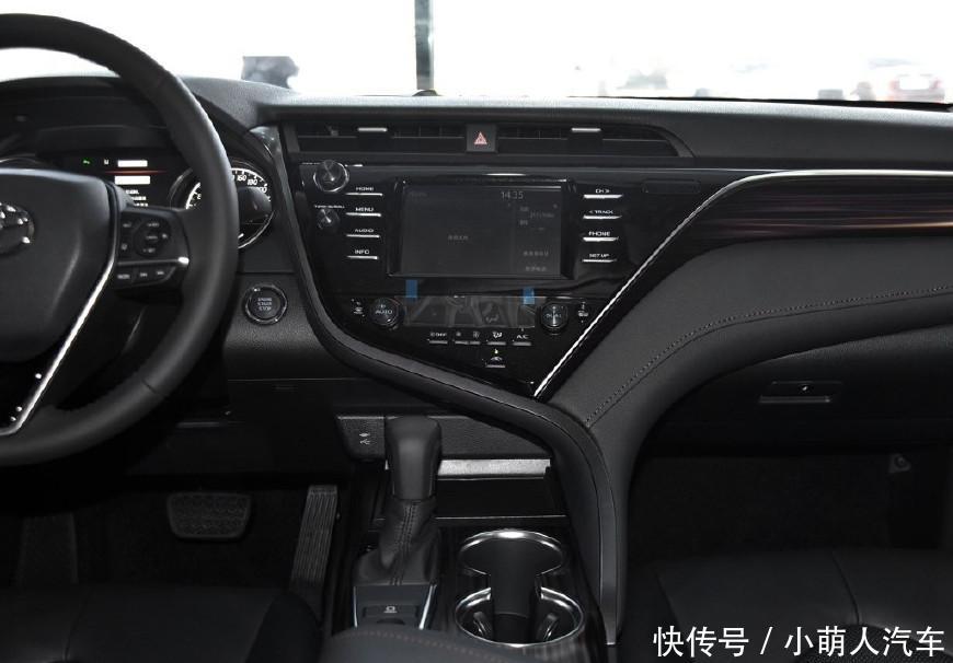 20万预算 2.0自吸凯美瑞VS 1.8T帕萨特 性能相