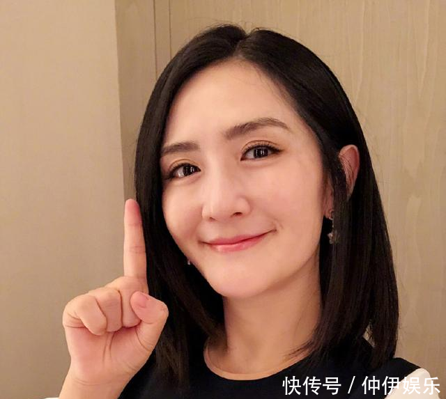 谢娜晒双胞胎女儿百日照,宝宝被养得白白胖胖