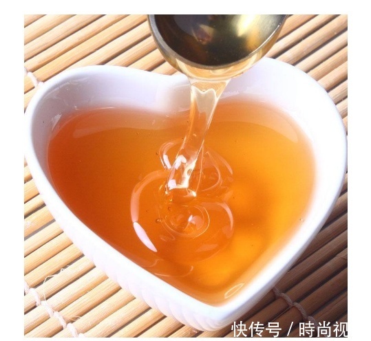 蜂蜜加田间的它真能祛斑?女人这样擦脸,一周祛