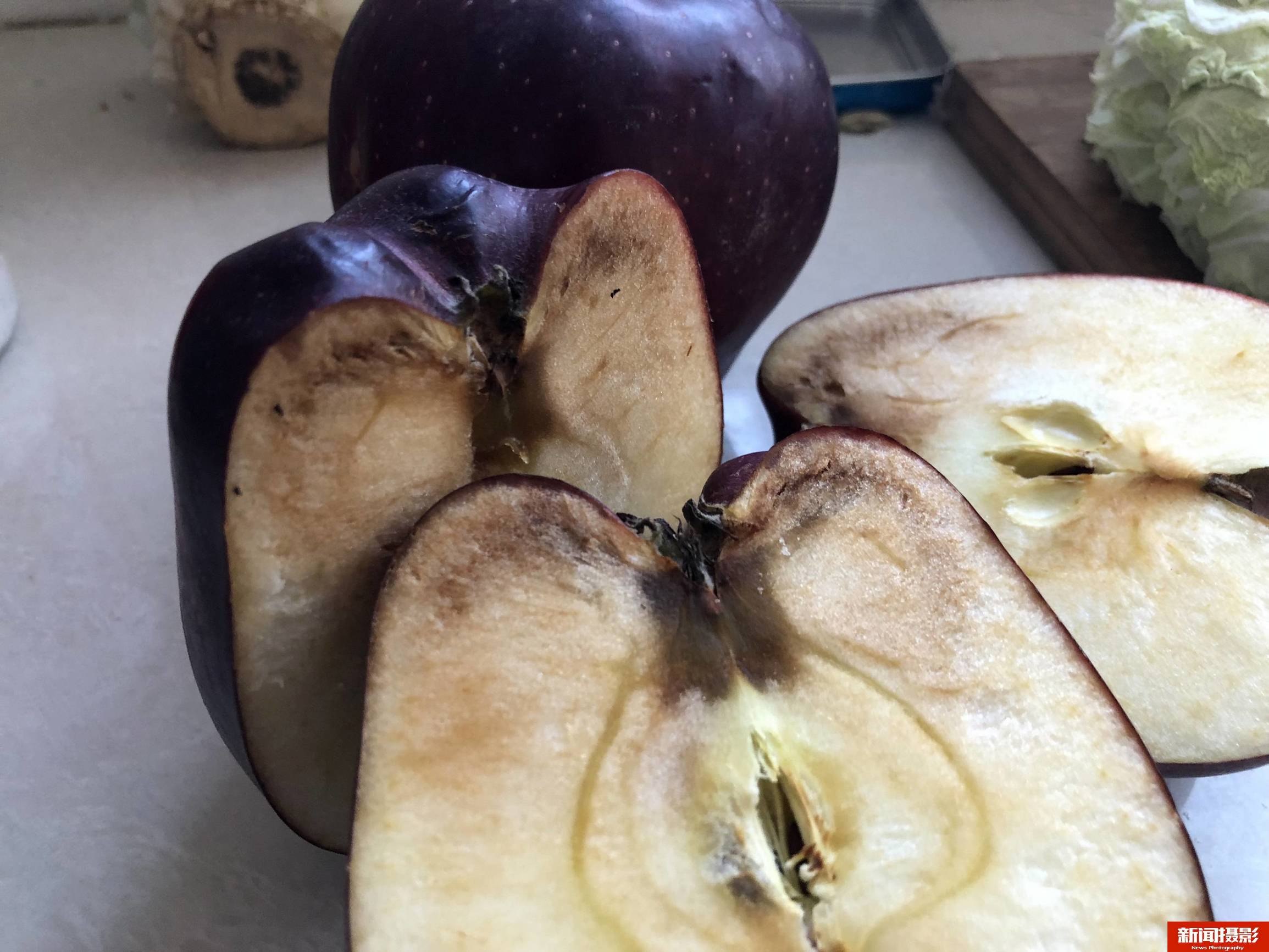 农村大集4块钱1斤蛇果,原来叫花牛,买回家上当