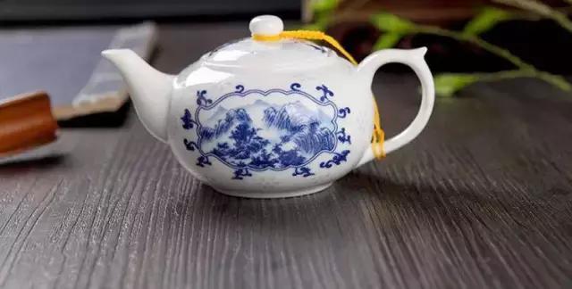 皇家国际电投竿狼报道:中国茶具的历史奇闻及其发展 qwppeebntg