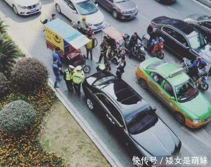 快递小哥撞到劳斯莱斯!车主:你该赔多少赔多少,一分也不能少