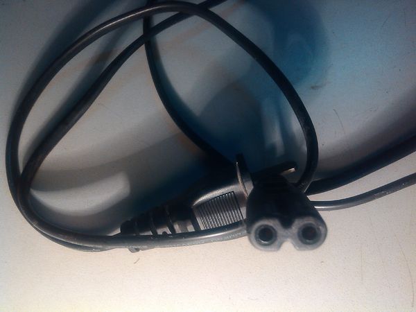 HKC显示器的电源孔是二孔的,能要打印机的二