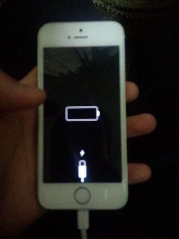 iPhone5s关机充电没反应,换了两条原装的数据