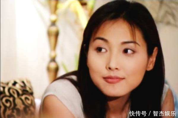 年轻时很漂亮,大5岁老公也是演员,如今13岁女