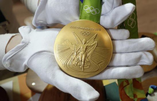 奥运金牌是用什么材料做的?_360问答