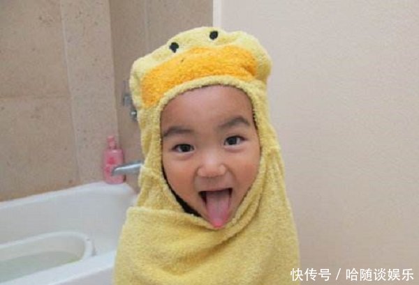 孩子总爱吐舌头,以为是生病去了医院,知道结果