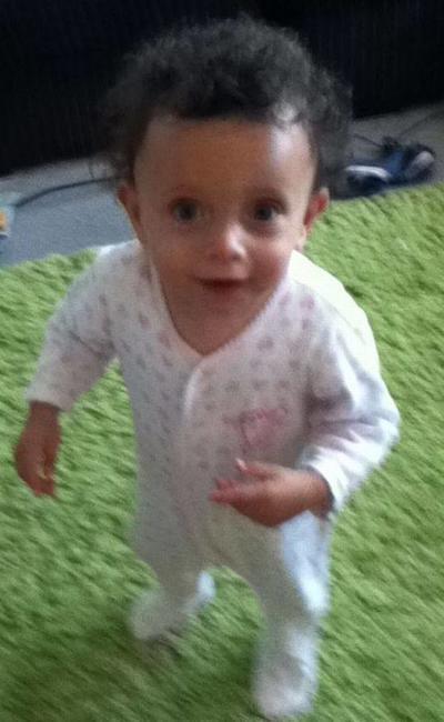 40岁患病母亲生下1斤多点女婴，当时没有玩具大如今6岁很健康_图1