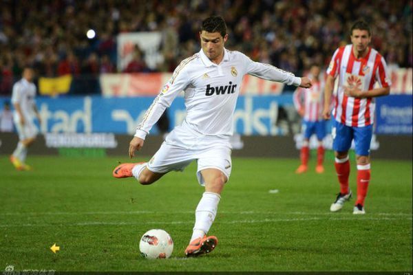 足球比赛中应如何选择传球顺序_360问答