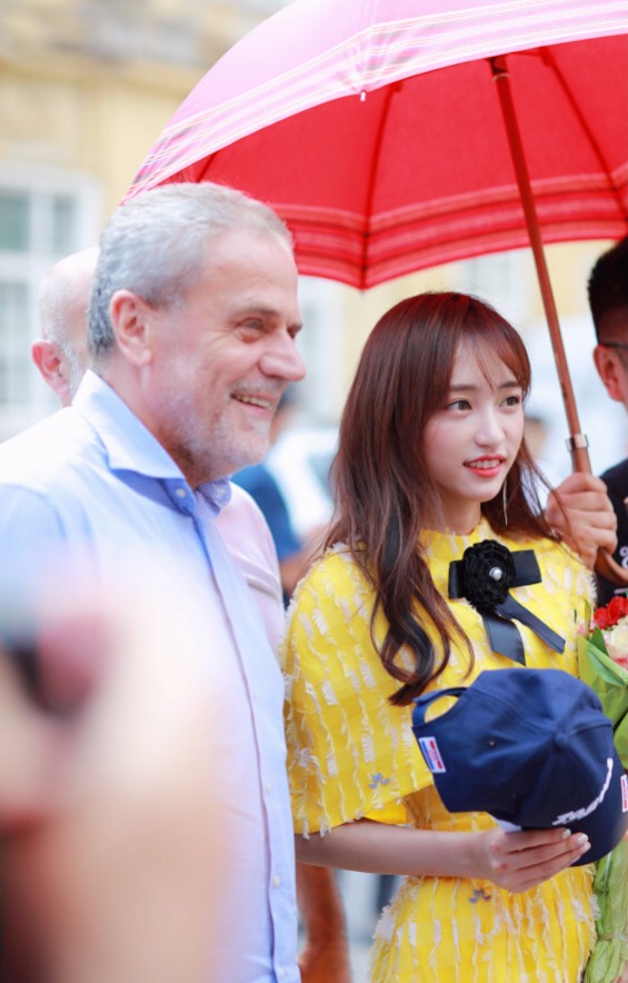 SNH48赴克罗地亚拍摄MV 萨格勒布市长接见黄婷婷