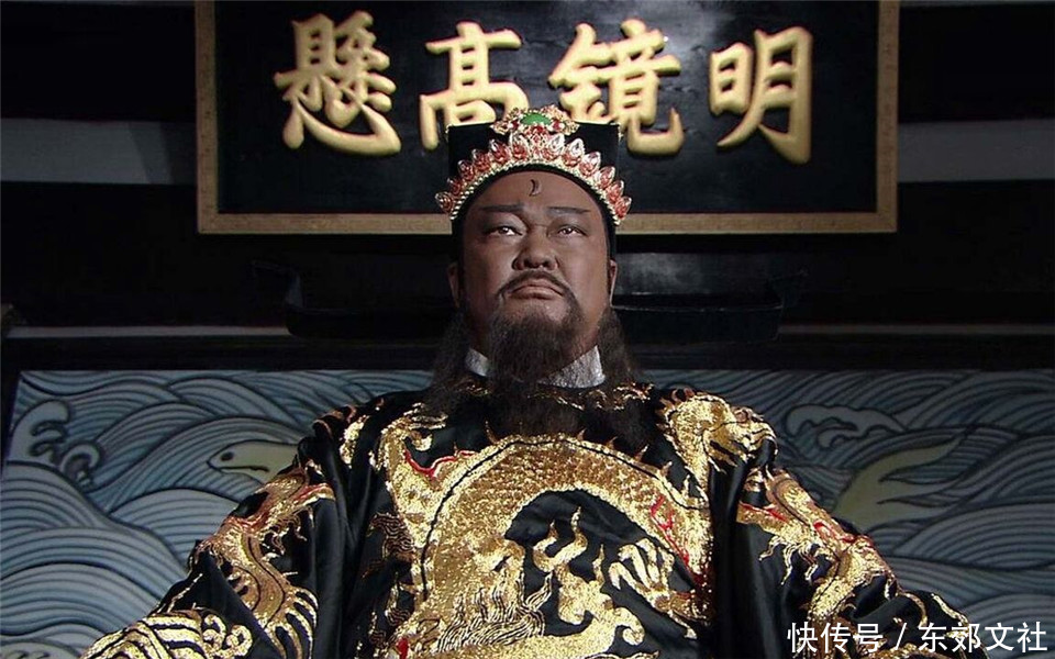 一品官员告老还乡,太穷拉几箱砖撑脸面,乾隆感