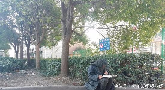 上海网红流浪者系审计局公务员 26年来薪酬正