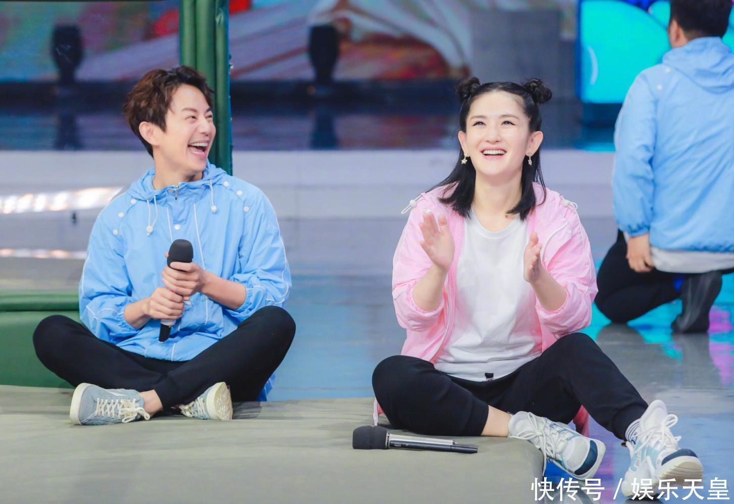 谢娜又被节目组关话筒, 胡海泉忙救场, 有谁注意娜姐接下来的举动