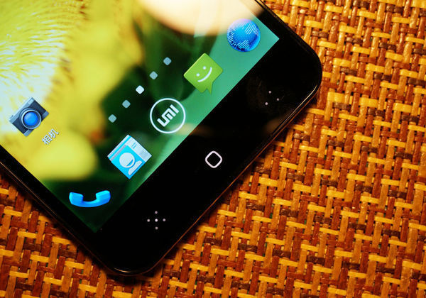 我买了uimi3,打客服电话说不是优米手机生产的