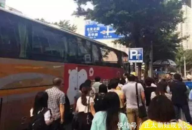 怀孕八个月坐公交车无人让座，司机的做法让人泪流满面